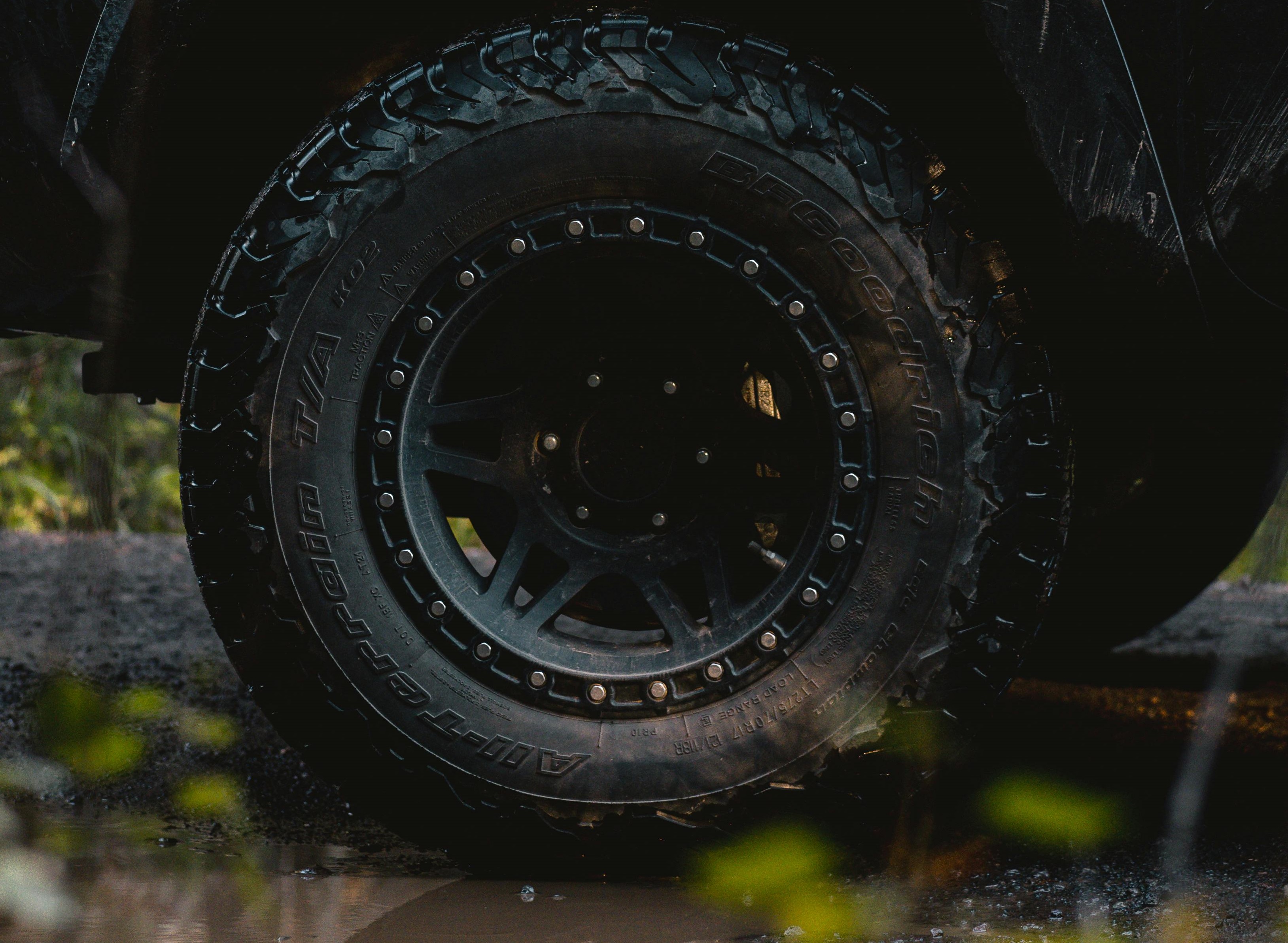 Летняя резина на дороге